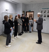 НАЧАЛО ЭКСКУРСИИ: Олег Семенович Капустин знакомит студентов группы УМД 2-20/11-21 с историей становления и развития предприятий теплоснабжения в Волгограде и Волгоградской области